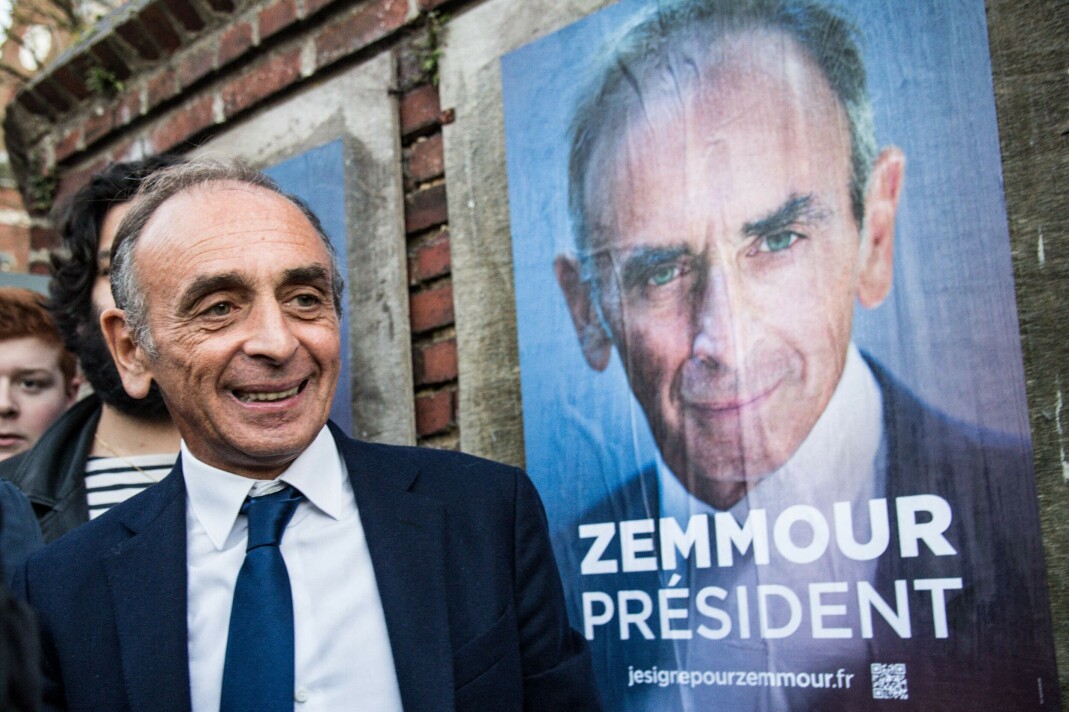 I Frankrike har skribenten, forfatteren og tv-verten Éric Zemmour skapt stor debatt. Den ultrakonservative Zemmour leder partiet Reconquête («gjenerobring) og ble for alvor kjent som fast kommentator i et debattprogram som ofte omtales som den franske versjonen av Fox News. Han har tidligere hevdet at muslimske innvandrere vil «oversvømme» Europa og at franske barn har blitt «hjernevasket av homopropaganda» de siste 40 årene. I Frankrike har skribenten, forfatteren og tv-verten Éric Zemmour skapt stor debatt. Den ultrakonservative Zemmour leder partiet Reconquête («gjenerobring) og ble for alvor kjent som fast kommentator i et debattprogram som ofte omtales som den franske versjonen av Fox News. Han har tidligere hevdet at muslimske innvandrere vil «oversvømme» Europa og at franske barn har blitt «hjernevasket av homopropaganda» de siste 40 årene.