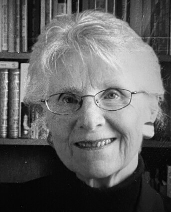 – Lensmannsdatteren Petronelle Nielsen fra Ringsaker var en kunstnersjel og en reiselysten kvinne som drømte om eget hus og en kjær venninne, forteller Marie Kløvstad Øye som oppdaget dagbøkene hennes. – Lensmannsdatteren Petronelle Nielsen fra Ringsaker var en kunstnersjel og en reiselysten kvinne som drømte om eget hus og en kjær venninne, forteller Marie Kløvstad Øye som oppdaget dagbøkene hennes.