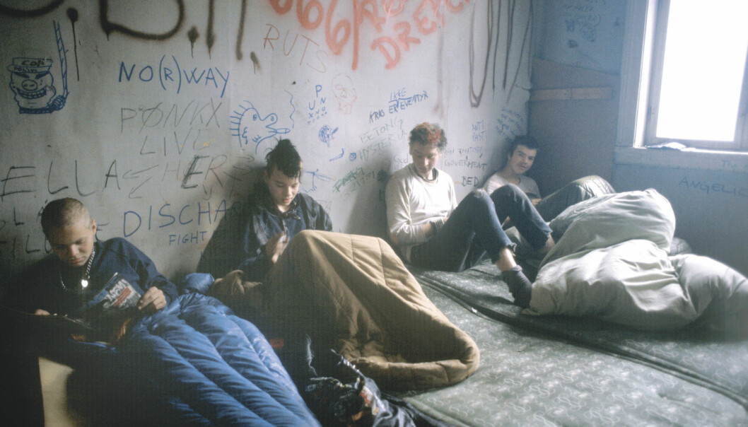 Skippergata 6 og 6b i Oslo i 1981 hadde stått tomt og ubrukt i 30 år før det ble landets første selvstyrte ungdomshus da Ungdom mot bøteterror, UngMob, okkuperte det i oktober 1981.