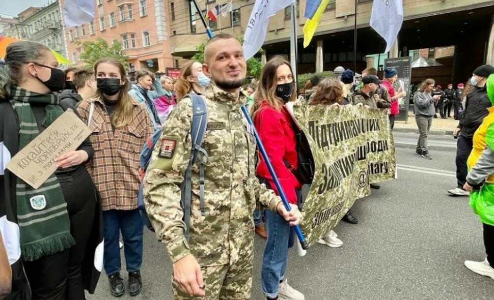 Etter å ha kjempet i Maidanrevolusjonen, dannet veteranen og lhbt+aktivisten Victor Pilipanko en organisasjon til støtte for skeive veteraner i Ukraina. Siden Russlands invasjon av Ukraina, har han sluttet seg til hæren igjen for å kjempe for hjemlandet.