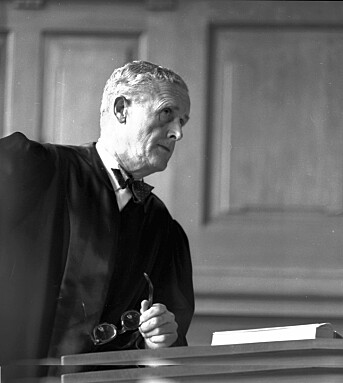 – Styret i DNF-48 drev aktiv kampanje på 1950-tallet. I arbeidet med straffelovrådets forslag til endringer av paragraf 213 fikk de advokat Johan Bernhard Hjort (bildet) til å føre ordet i offentligheten. De allierte seg med kjente personer, blant andre helsedirektør Karl Evang og psykologen og filosofen Ingjald Nissen, og fikk dem til å skrive innlegg mot lovforslaget, forteller Hans Wiggo Kristiansen. – Styret i DNF-48 drev aktiv kampanje på 1950-tallet. I arbeidet med straffelovrådets forslag til endringer av paragraf 213 fikk de advokat Johan Bernhard Hjort (bildet) til å føre ordet i offentligheten. De allierte seg med kjente personer, blant andre helsedirektør Karl Evang og psykologen og filosofen Ingjald Nissen, og fikk dem til å skrive innlegg mot lovforslaget, forteller Hans Wiggo Kristiansen.