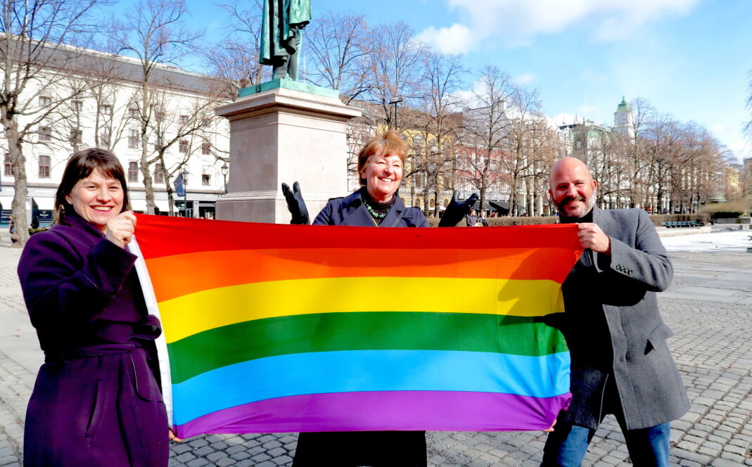 Byråd for arbeid, integrering og sosiale tjenester, Rina Mariann Hansen, ordfører Marianne Borgen og bystyrerepresentant Jon Reidar Øyan. Byråd for arbeid, integrering og sosiale tjenester, Rina Mariann Hansen, ordfører Marianne Borgen og bystyrerepresentant Jon Reidar Øyan.