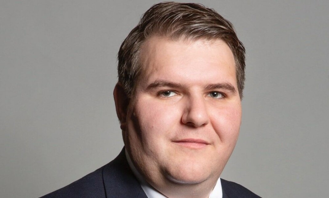 Wallis kom ut som trans i en svært personlig uttalelse på sin egen hjemmeside. Wallis kom ut som trans i en svært personlig uttalelse på sin egen hjemmeside.
