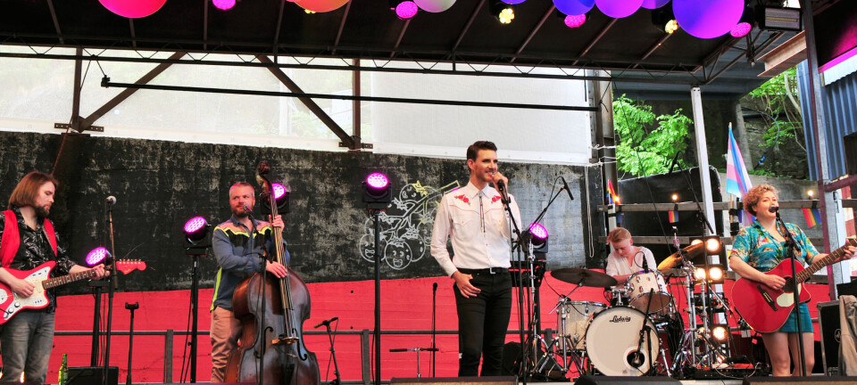 Foreningen for by og bygd underholder verden