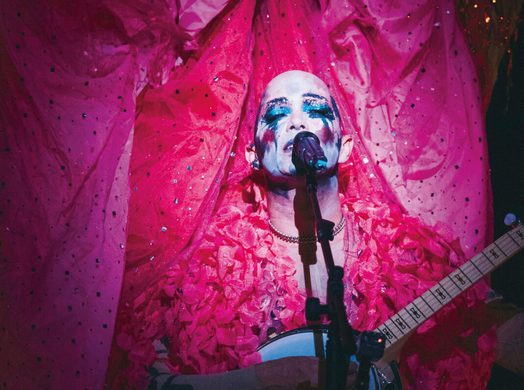 Under Festspillene er musikken i «A 24-Decade History of Popular Music» for første gang arrangert for et symfoniorkester, som er et bestillingsverk fra Festspillene og Pomegranate Arts, og det skal urfremføres av Bergen Filharmoniske Orkester. Under Festspillene er musikken i «A 24-Decade History of Popular Music» for første gang arrangert for et symfoniorkester, som er et bestillingsverk fra Festspillene og Pomegranate Arts, og det skal urfremføres av Bergen Filharmoniske Orkester.