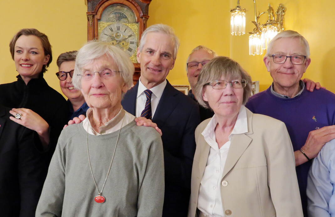Statsminister Jonas Gahr Støre og kulturminister Anette Trettebergstuen, sammen med pionerene Vigdis Bunkholdt, Gerd Brantenberg og Åsmund Vik. Statsminister Jonas Gahr Støre og kulturminister Anette Trettebergstuen, sammen med pionerene Vigdis Bunkholdt, Gerd Brantenberg og Åsmund Vik.