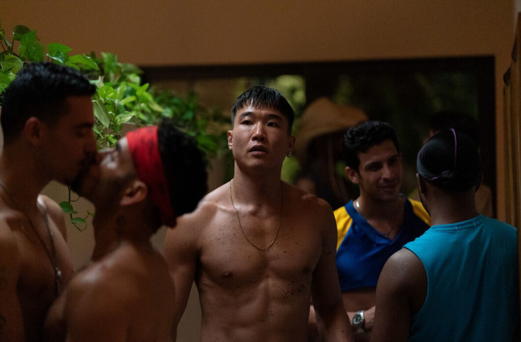 Joel Kim Booster i «Fire Island». Joel Kim Booster i «Fire Island».