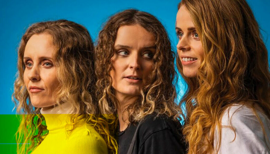 Island deltar med bandet Systur. De tre søstrene i bandet er alle en del av lhbt-regnbuen. Elin er åpent lesbisk, Beta er bi og Sigge har et barn som er trans.