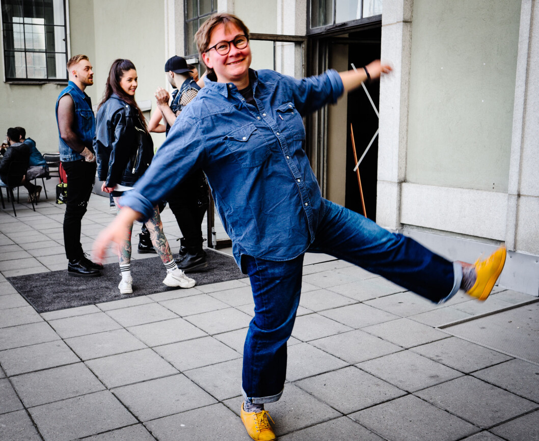 Heldagsfeiringen House of Joie er del av et samarbeid mellom Karmaklubb* og Oslo Pride. Den faglige biten ble gjennomført i mars. Inger Kristin Haugsevje fra Oslo Pride gledet seg lørdag stort over at den kulturelle delen også endelig var i gang. Heldagsfeiringen House of Joie er del av et samarbeid mellom Karmaklubb* og Oslo Pride. Den faglige biten ble gjennomført i mars. Inger Kristin Haugsevje fra Oslo Pride gledet seg lørdag stort over at den kulturelle delen også endelig var i gang.