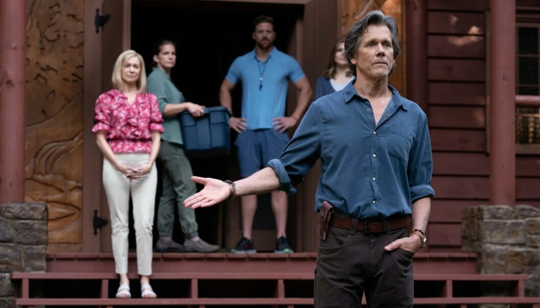 Kevin Bacon i rollen som leirleder Owen Whistler. Kevin Bacon i rollen som leirleder Owen Whistler.