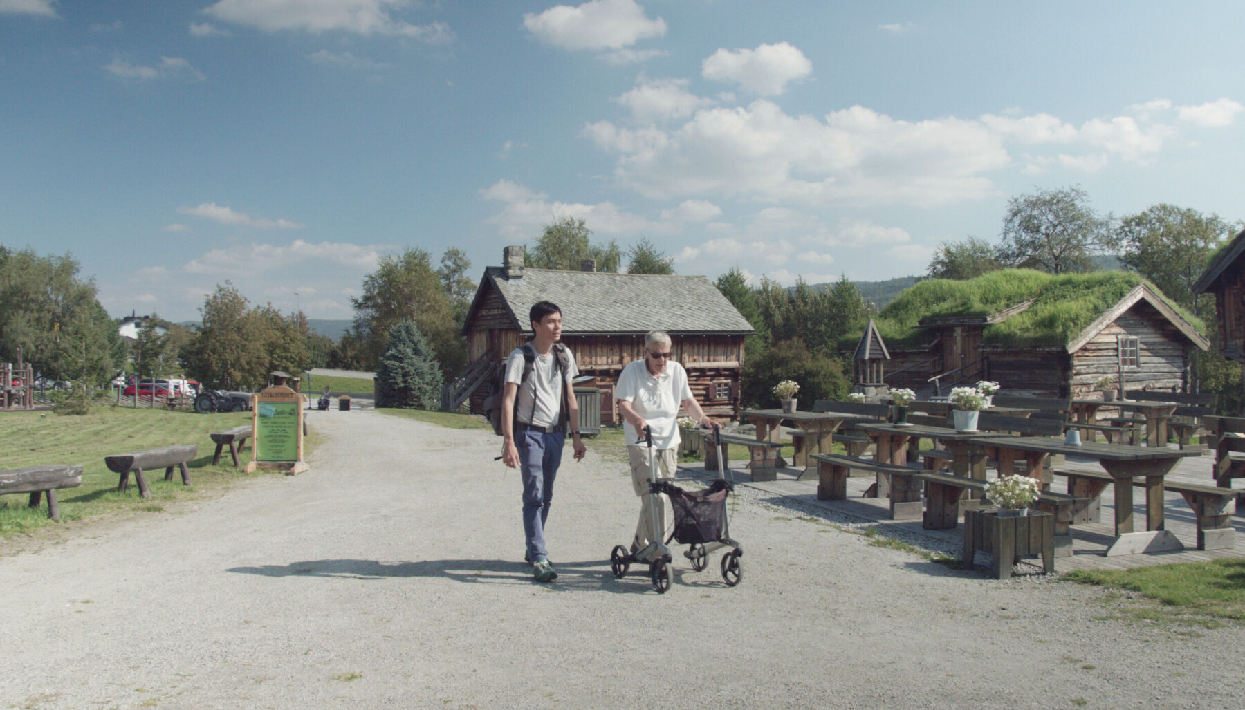 Liew Ceng Teng har jobbet med dokumentarfilmen, «Kim & Wenche - Retten til å elske», siden 2016. Her er han på besøk hos Kim. Liew Ceng Teng har jobbet med dokumentarfilmen, «Kim & Wenche - Retten til å elske», siden 2016. Her er han på besøk hos Kim.