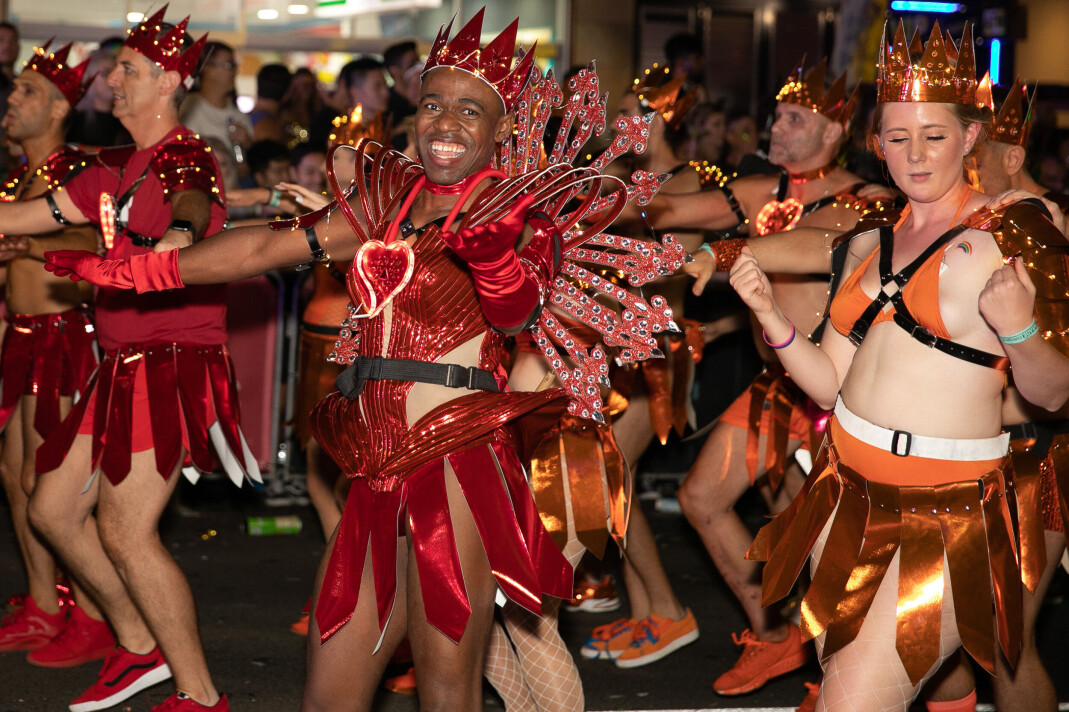 Mardi gras i Sydney er Australias største pridefeiring og en av de største skeive arrangementene i verden. I 2020 deltok over 300.000 mennesker i feiringen, enten på paradeflåter eller som tilskuere. Mardi gras i Sydney er Australias største pridefeiring og en av de største skeive arrangementene i verden. I 2020 deltok over 300.000 mennesker i feiringen, enten på paradeflåter eller som tilskuere.