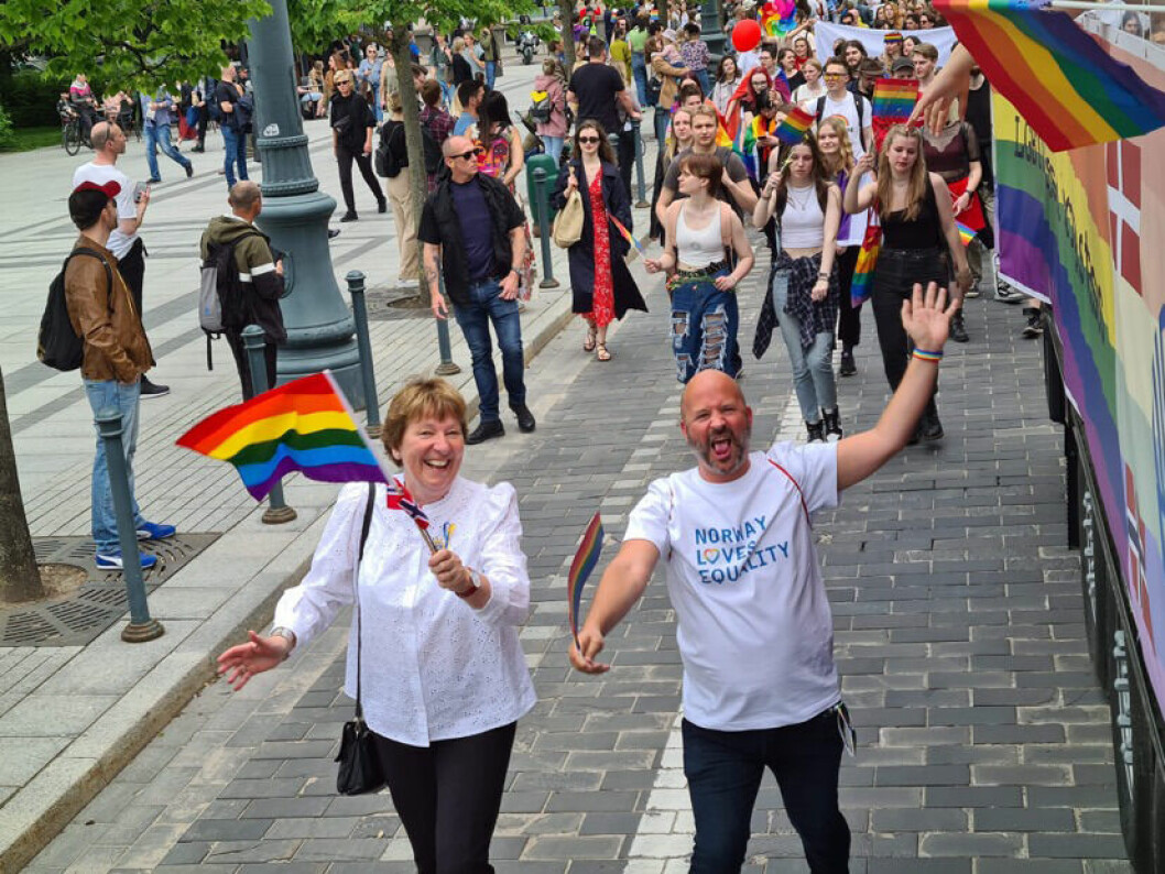 Oslos ordfører Marianne Borgen og bystyrerepresentant Jon Reidar Øyan (Ap) i Baltic Pride-paraden.