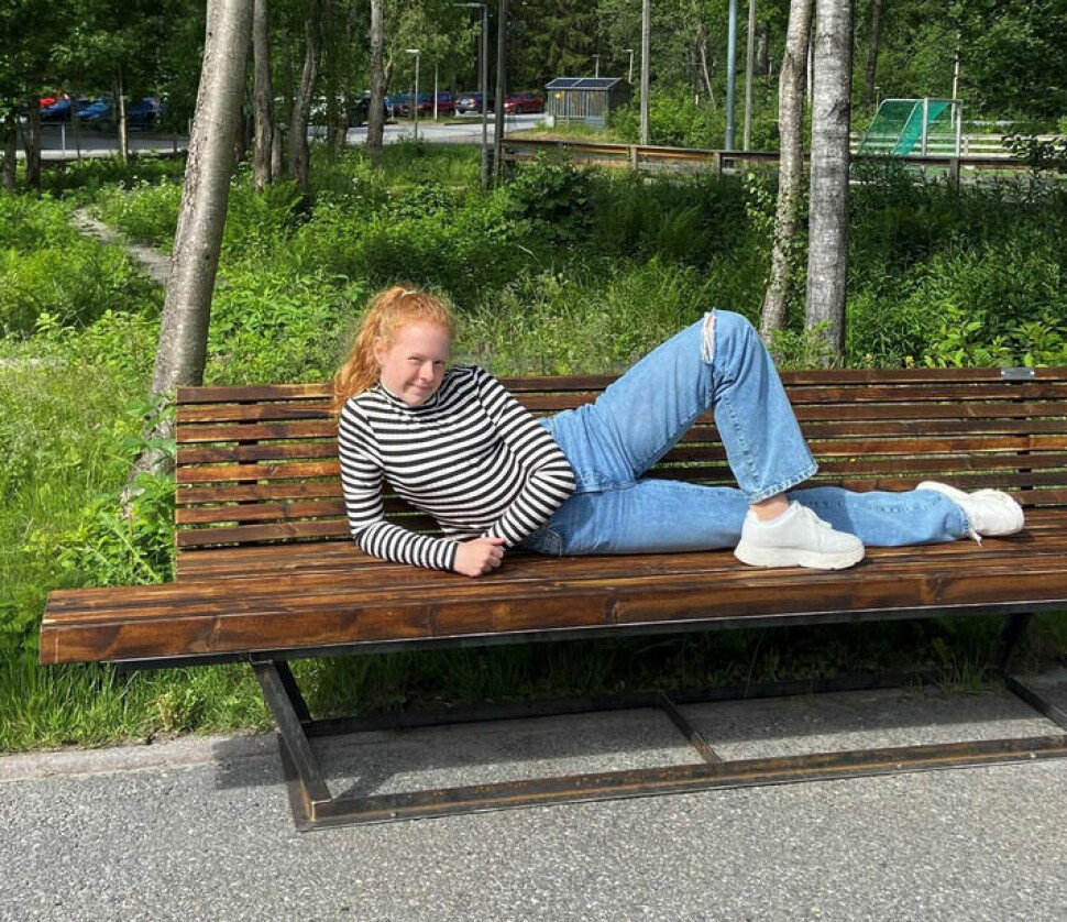 «Kanskje noen får en kjæreste på akkurat denne benken», sier Maria, elev i 8. klasse på Bakkeløkka ungdomsskole.