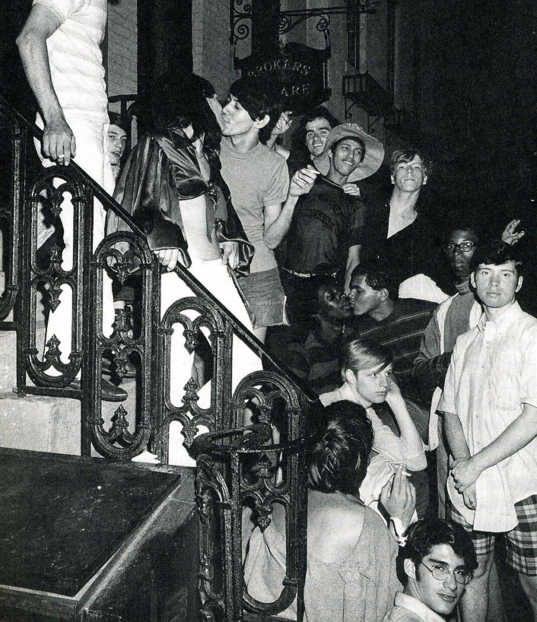 Bilde av gjestene på Stonewall Inn bare noen dager før opptøyene startet i 1969. Bilde av gjestene på Stonewall Inn bare noen dager før opptøyene startet i 1969.