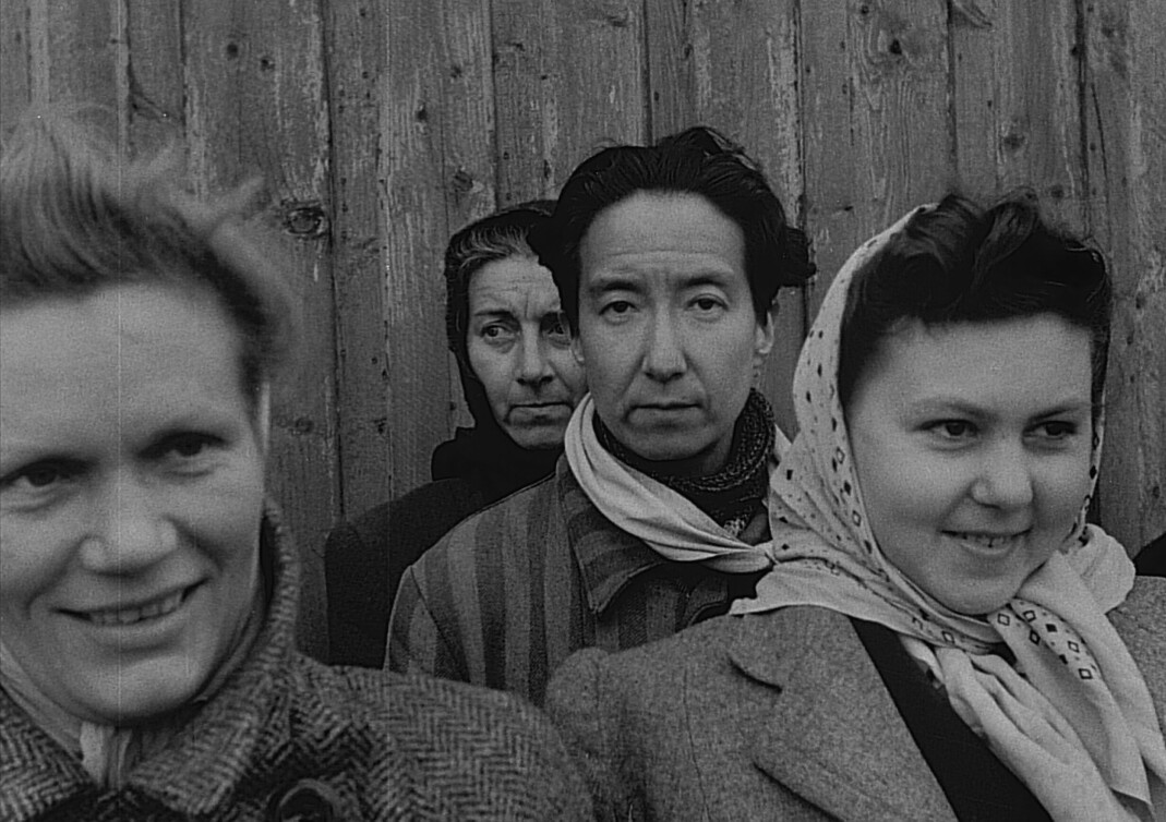 Nadine ankom Malmö, Sverige, 28. april 1945, sammen med nesten 2000 overlevende fra leirene, reddet av svenske Røde Kors. Nadine er synlig i arkivopptakene som ble tatt av en svensk nyhetsfilmfotograf samme dag. Nadine ankom Malmö, Sverige, 28. april 1945, sammen med nesten 2000 overlevende fra leirene, reddet av svenske Røde Kors. Nadine er synlig i arkivopptakene som ble tatt av en svensk nyhetsfilmfotograf samme dag.