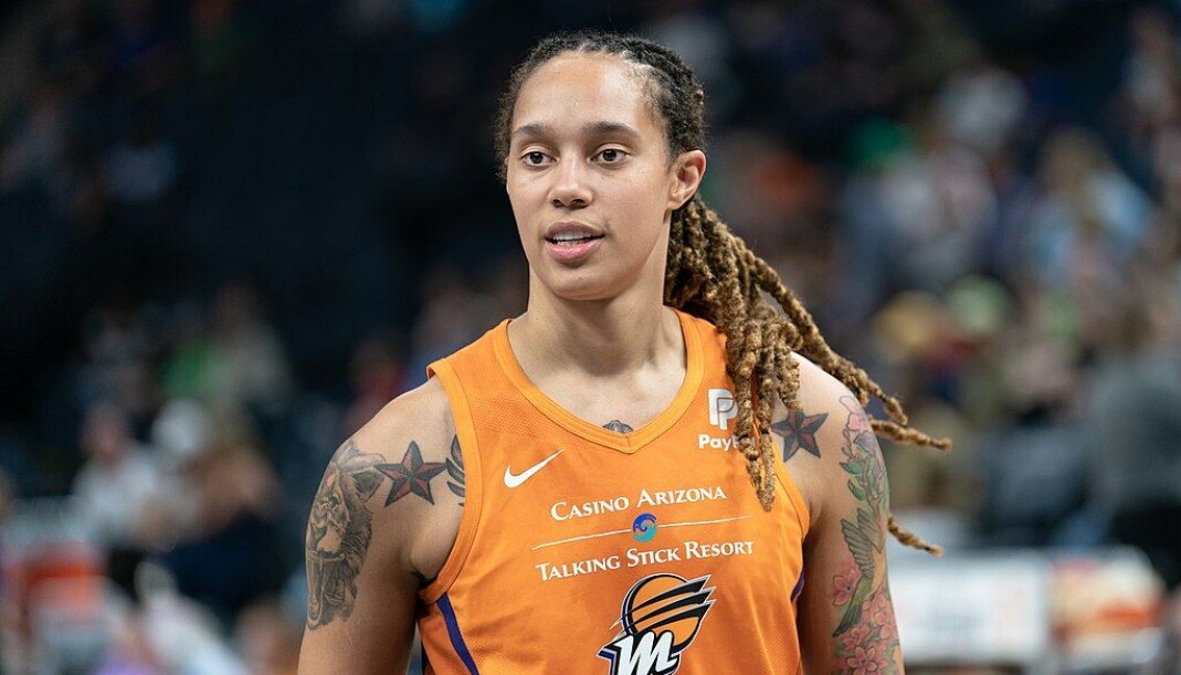 Brittney Griner ble anholdt av russisk politi i februar 2022. Siden den gang har hun vært sentrum for en maktkamp mellom russiske og amerikanske myndigheter. Brittney Griner ble anholdt av russisk politi i februar 2022. Siden den gang har hun vært sentrum for en maktkamp mellom russiske og amerikanske myndigheter.