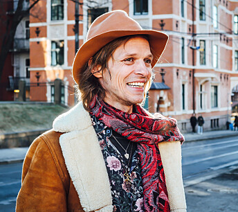– Kunst er en helt unik måte å berøre mennesker på, å bygge bro, slik at man slutter å være redd for det som er annerledes - for vi er som alle andre, sier Frederick Nathanael, styreleder i Pride Art. – Kunst er en helt unik måte å berøre mennesker på, å bygge bro, slik at man slutter å være redd for det som er annerledes - for vi er som alle andre, sier Frederick Nathanael, styreleder i Pride Art.