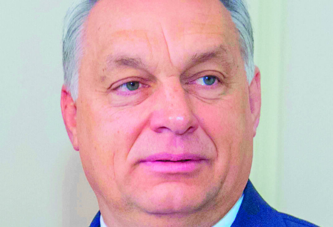 Ungarns statsminister Victor Orbán har gjentatte ganger avvist at loven diskriminerer enkelte personer: Han hevder gir foreldre kontroll over hva slags seksualundervisning barn får på skolen. Ungarns statsminister Victor Orbán har gjentatte ganger avvist at loven diskriminerer enkelte personer: Han hevder gir foreldre kontroll over hva slags seksualundervisning barn får på skolen.