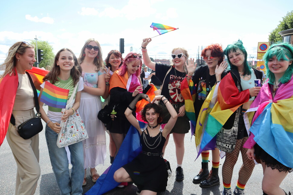 Denne gjengen fortalte at de akkurat ble kjent med hverandre på t-banen inn til Stockholm sentrum. I sann Pride-ånd bestemte de seg for å gå i paraden sammen.