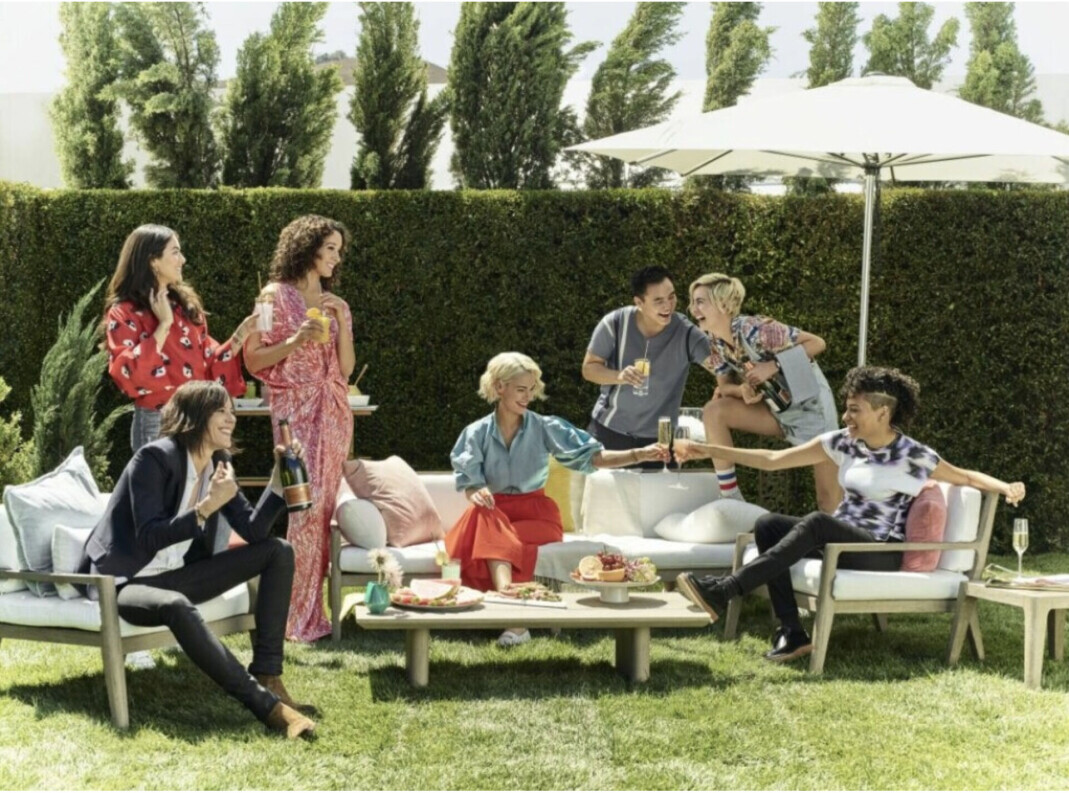 Fra venstre: Katherine Moennig som Shane McCutcheon, Arienne Mandi som Dani Nunez, Jennifer Beals som Bette Porter, Leisha Hailey som Alice Pieszecki, Leo Sheng som Micah Lee, Jacqueline Toboni som Sarah Finley and Rosanny Zayas som Sophie Suarez i The L Word: Generation Q. Fra venstre: Katherine Moennig som Shane McCutcheon, Arienne Mandi som Dani Nunez, Jennifer Beals som Bette Porter, Leisha Hailey som Alice Pieszecki, Leo Sheng som Micah Lee, Jacqueline Toboni som Sarah Finley and Rosanny Zayas som Sophie Suarez i The L Word: Generation Q.