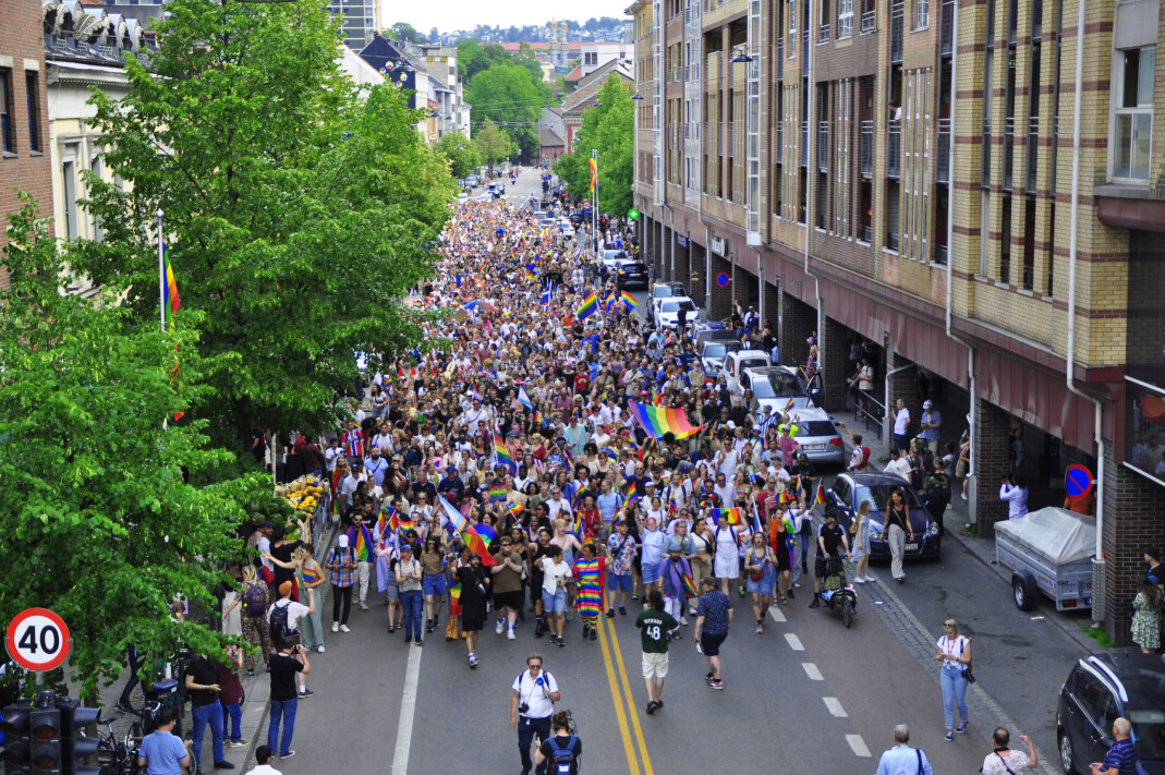 Flere tusen gikk i solidaritetsparaden lørdag 25. juni, til tross for at Oslo Prides offisielle parade ble avlyst. Flere tusen gikk i solidaritetsparaden lørdag 25. juni, til tross for at Oslo Prides offisielle parade ble avlyst.