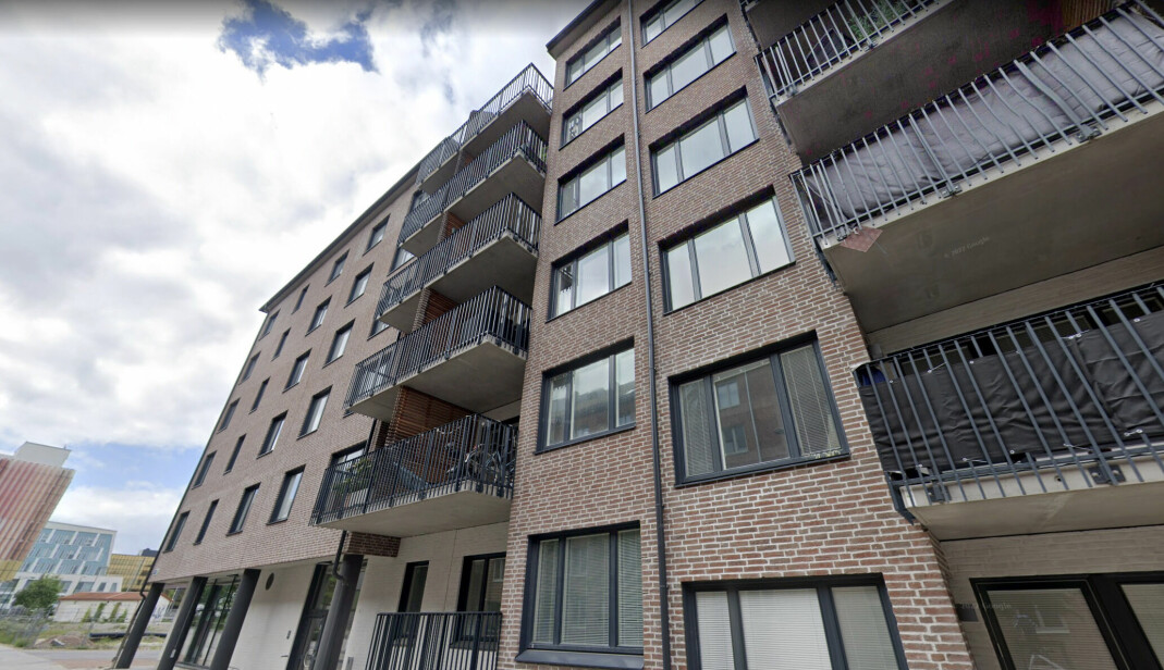 35-åringen ble funnet død i en leilighet i Bures gata 16 i bydelen Hyllie i Malmø. Leiligheten ble så påtent.