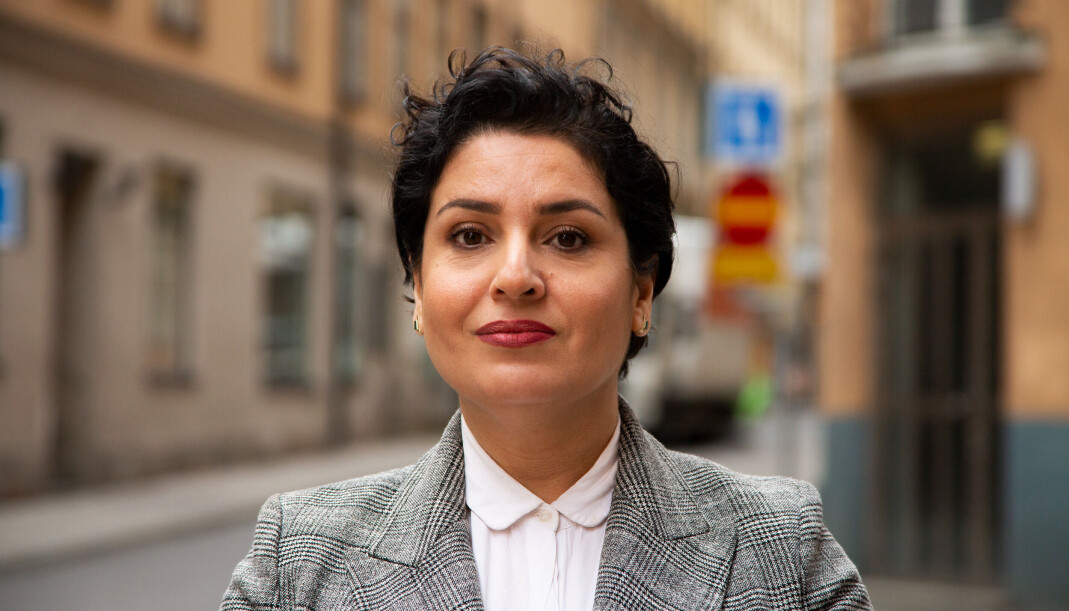 Leder i den svenske lhbt+organisasjonen RSFL, Trifa Shakely, er skuffet over den svenske regjeringens nye forslag til lov om endring av juridisk kjønn. – Transpersoner vil fortsatt måtte gå til helsevesenet for å få tillatelse, sier Shakely. Leder i den svenske lhbt+organisasjonen RSFL, Trifa Shakely, er skuffet over den svenske regjeringens nye forslag til lov om endring av juridisk kjønn. – Transpersoner vil fortsatt måtte gå til helsevesenet for å få tillatelse, sier Shakely.