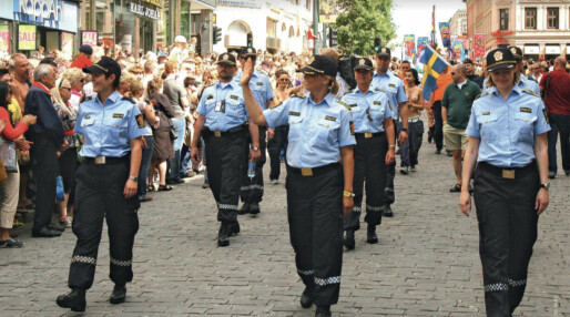 Politiet får ikke bruke uniform i regnbuetoget