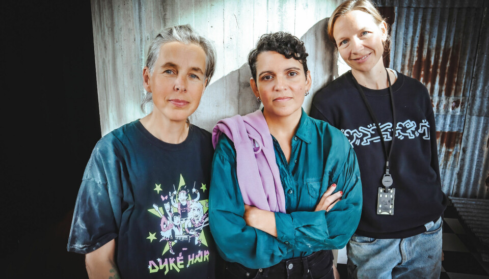 Fra venstre: Katarina Bonnevier, Mariana Alves Silva og Thérèse Kristiansson utgjør kunst og arkitektpraksisen MYCKET. Trioen har det siste tiåret satt sitt preg både på den arkitektfaglige, skeive og aktivistiske samfunnsdebatten i Sverige.