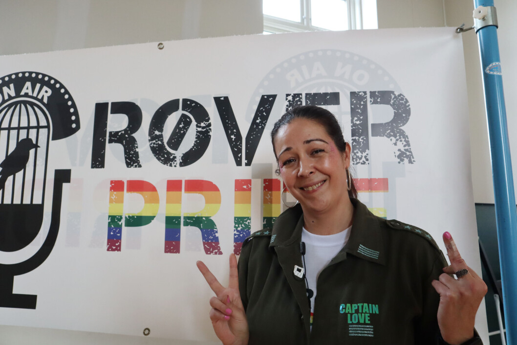 Mina Hadjian er på mange måter pott og panne bak RøverRadion. I kledelig jumpsuit styrte Hadjian aka «Captain Love» RøverRadioens Pride-arrangement på Bredtveit kvinnefengsel med kjærleik og attityde. Mina Hadjian er på mange måter pott og panne bak RøverRadion. I kledelig jumpsuit styrte Hadjian aka «Captain Love» RøverRadioens Pride-arrangement på Bredtveit kvinnefengsel med kjærleik og attityde.