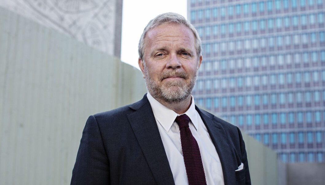 Advokat Jon Wessel-Aas har signert høringssvaret til regjeringen som leder i Advokatforeningen. Foreningen mener forbudet går for langt og at det som resultat diskriminerer menneskene det er ment å ivareta. Wessel-Aas har tidligere i år vært synlig i en annen skeiv sammenheng, da som forsvarer til mannen som ble dømt for hatefulle ytringer mot en transperson i en historisk Høyesterettsdom. Advokat Jon Wessel-Aas har signert høringssvaret til regjeringen som leder i Advokatforeningen. Foreningen mener forbudet går for langt og at det som resultat diskriminerer menneskene det er ment å ivareta. Wessel-Aas har tidligere i år vært synlig i en annen skeiv sammenheng, da som forsvarer til mannen som ble dømt for hatefulle ytringer mot en transperson i en historisk Høyesterettsdom.