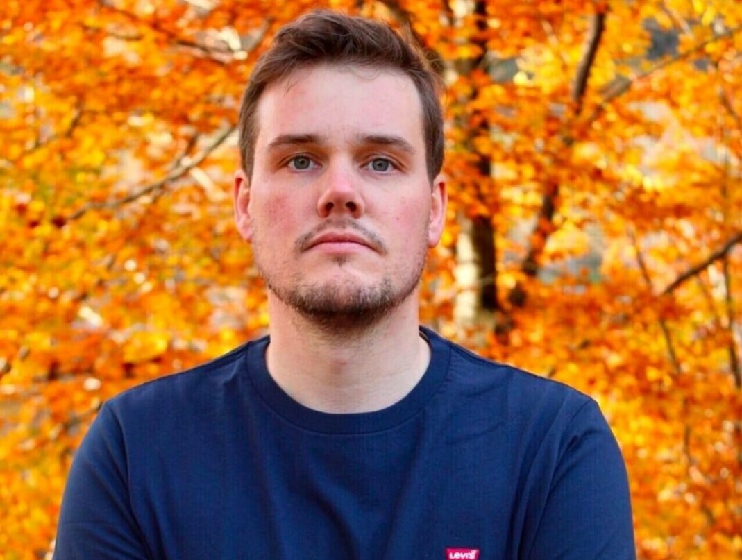 Gjert Moldestad er fotballsupporter på sin hals. Han har markert seg som en sterk og prinsipiell kritiker av herre VM i Qatar. Gjert Moldestad er fotballsupporter på sin hals. Han har markert seg som en sterk og prinsipiell kritiker av herre VM i Qatar.