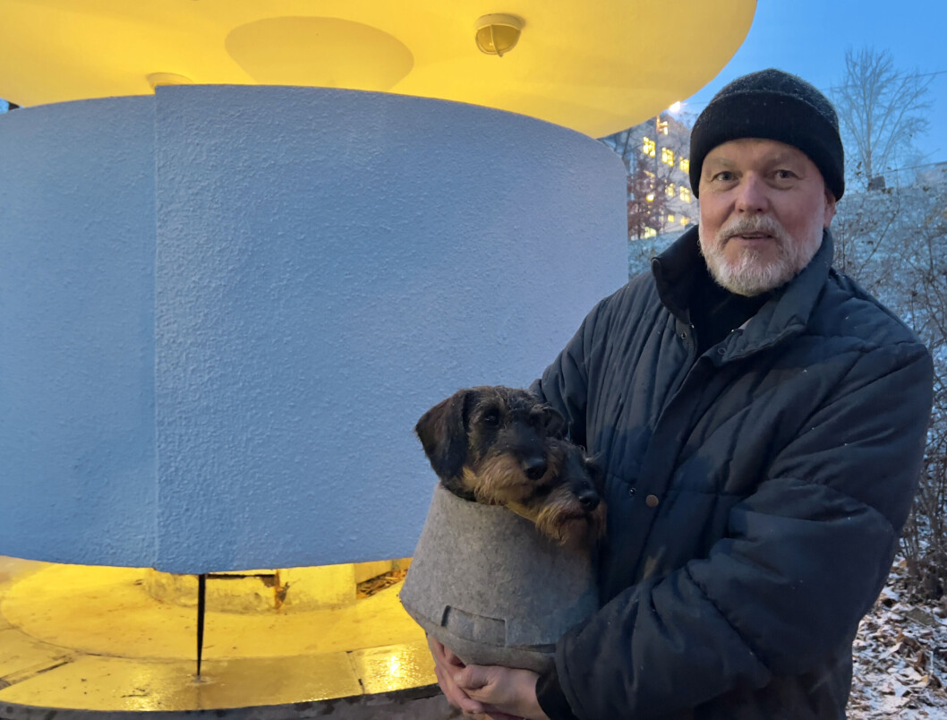 Per Barclay er basert i Oslo og Torino, Italia, og er tilknyttet galleriet OSL Contemporary i Oslo. Barclay arbeider i en rekke ulike materialer, og er særlig kjent for å bruke spillolje i sine installasjoner. Han har et langt og tett samarbeid med Serck-Hanssen, som har fotografert flere av Barclays mest kjente og spektakulære installasjoner. Per Barclay er basert i Oslo og Torino, Italia, og er tilknyttet galleriet OSL Contemporary i Oslo. Barclay arbeider i en rekke ulike materialer, og er særlig kjent for å bruke spillolje i sine installasjoner. Han har et langt og tett samarbeid med Serck-Hanssen, som har fotografert flere av Barclays mest kjente og spektakulære installasjoner.