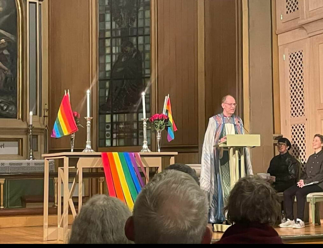 «Det som skjedde 24. juni i Oslo, er en grotesk påminnelse om at vi er ikke ferdige. Vi må fortsette å kjempe for retten til å være akkurat den du er», sa biskop Olav Øygard under regnbuemessen i Tromsø domkirke.