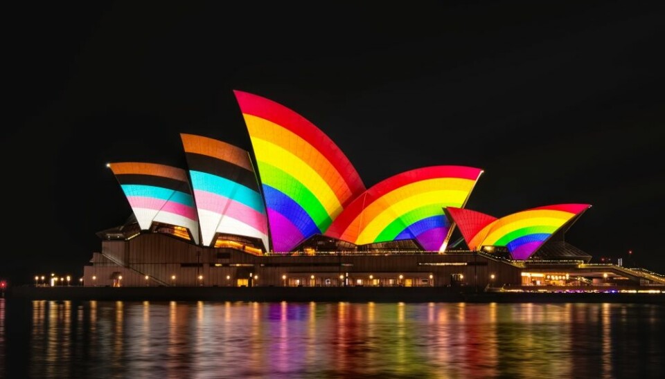 Operahuset i Sydney ble opplyst i alle regnbueflaggs farger for å markere begynnelsen på World Pride 2023.