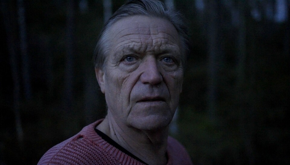 «Tyngde» skildrer det å være skeiv og syk, og skammen knyttet til dette. I filmen er Terje Strømdahl sin avdøde manns stemme fra det hinsidige.