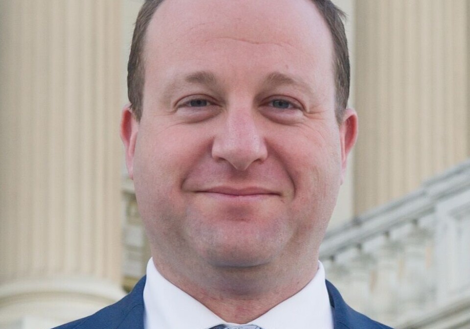 «I dag tar vi et viktig skritt for å gjøre Colorado til en av de ti tryggeste statene i USA», sier guvernøren Jared Polis. «I dag tar vi et viktig skritt for å gjøre Colorado til en av de ti tryggeste statene i USA», sier guvernøren Jared Polis.