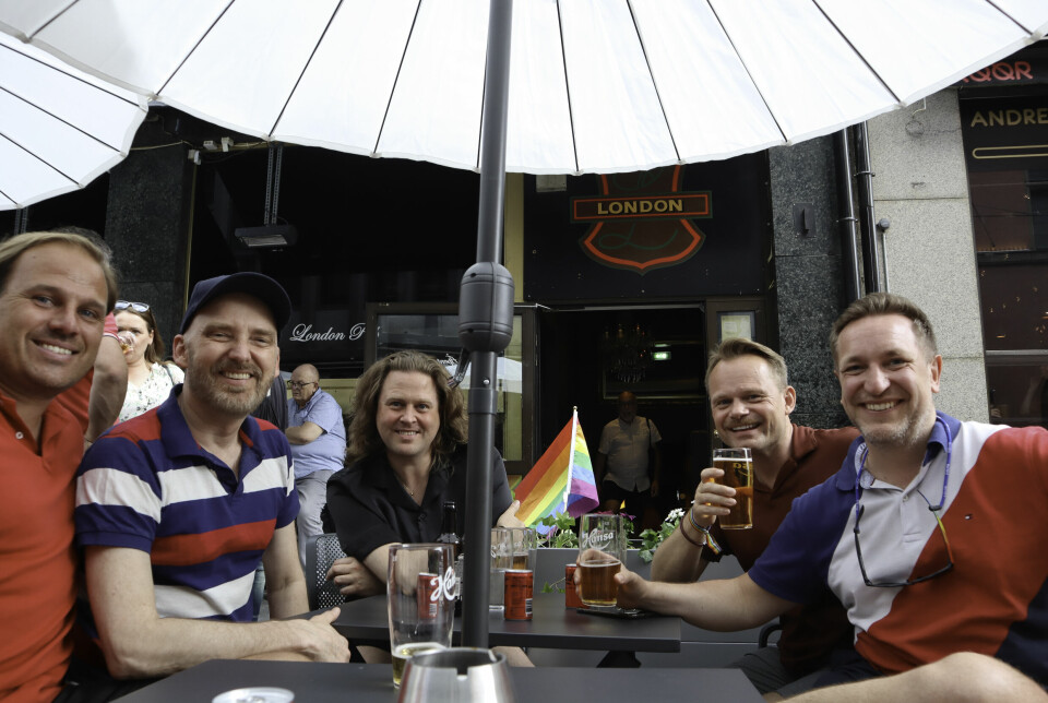 London Pub innviet sin nye uteservering fredag ettermiddag. Det var Paal Christian Mossin Gjøen, Thomas Strandberg, Robert Lian, Morten Franck og Daniel Anders Buss-Borgundvaag glade for. De fem vennene kjenner hverandre hovedsakelig fra Fagottkoret.