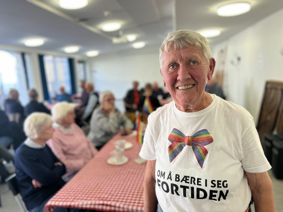 Inger Myhre Hansen (80) er en av mange ildsjeler som sørger for at FRI Oslo og Vikens regnbuetreff blir en trygg arena for skeive seniorer.