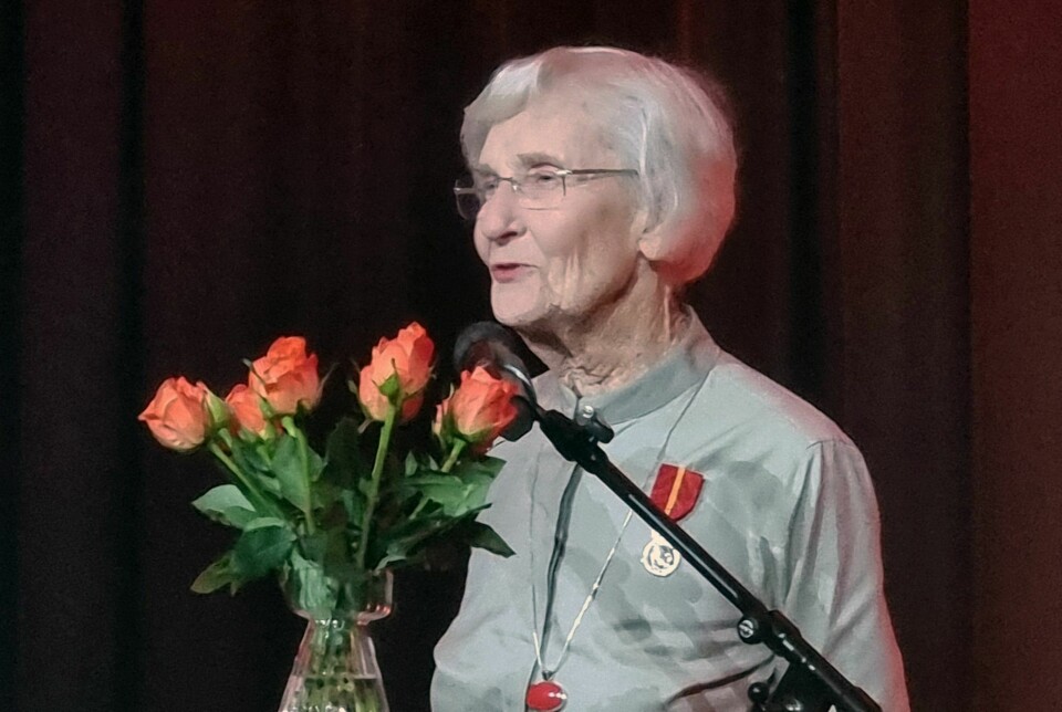 Vigdis Bunkholdt på talerstolen da hun mottok Kongens fortjenstmedalje 30. november.