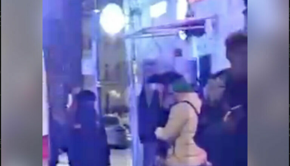 Her tar politiet seg inn på en skeiv klubb i Moskva.