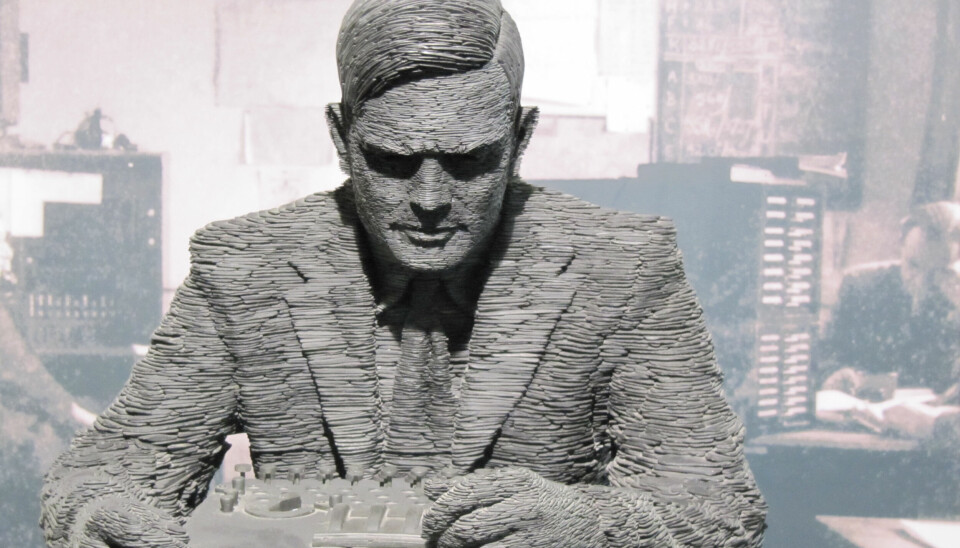 En Alan Turing-skulptur av Stephen Kettles ble avduket i Bletchley Park i juni 2009. Den er laget av 500 millioner år gammel walisisk skifer og veier 1,5 tonn.