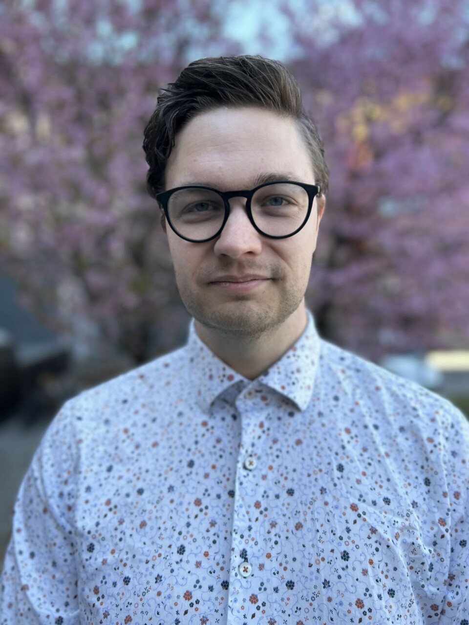 – Er det ønskelig å ha en samfunnsdebatt der folk spiller med kortene under bordet, spør Paul Omar Lervåg