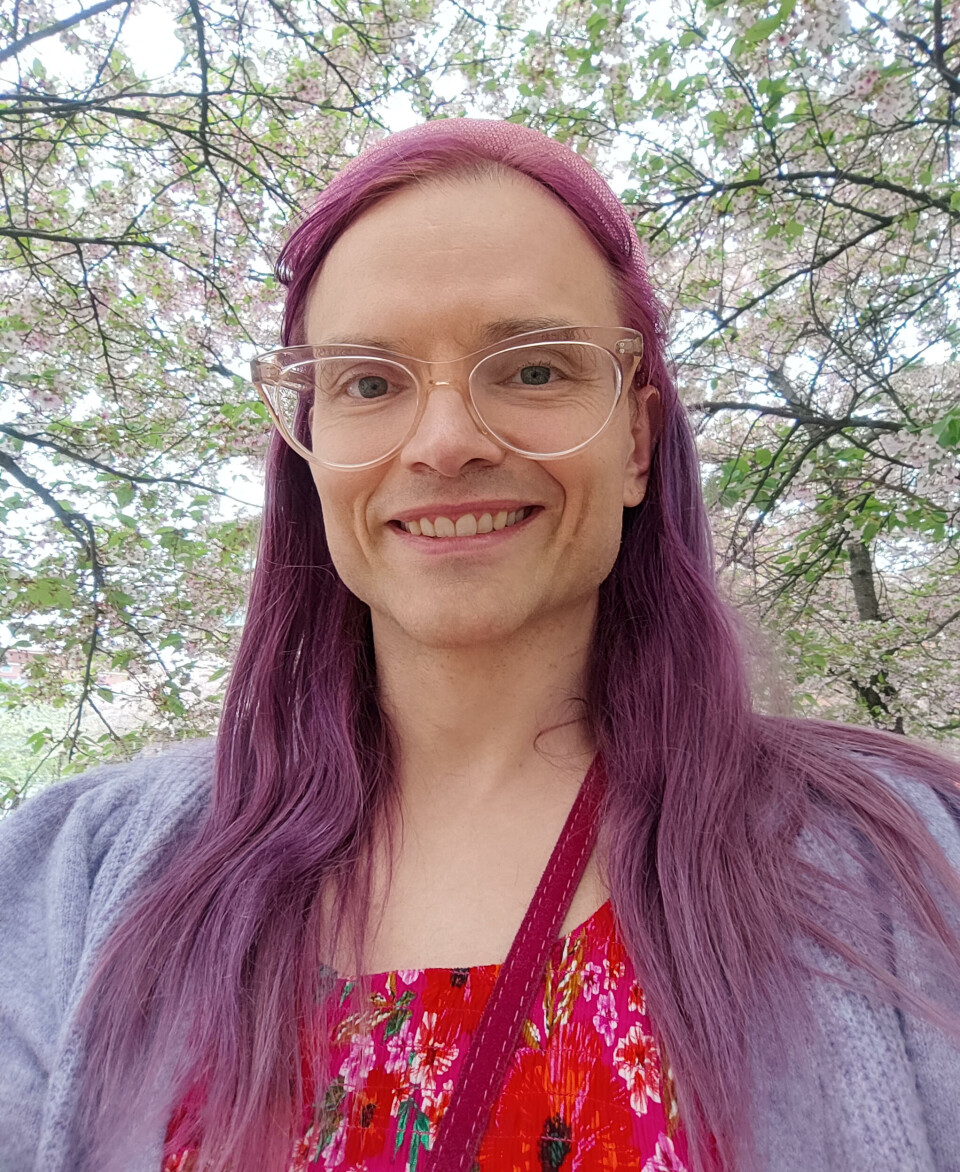 Hovedforfatter av innlegget Anette Eirik Flynn Opland, Leder i De Grønne Glitrende - Miljøpartiet De Grønnes regnbuenettverk oppfordrer alle til å engasjere seg, hver dag.