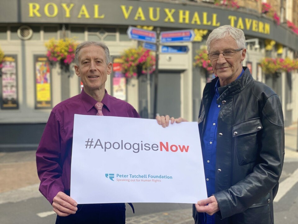 Lhbt-rettighetsaktivist Peter Tatchell og tv-personlighet Paul O’Grady ved lanseringen av kampanjen #ApologiseNow.