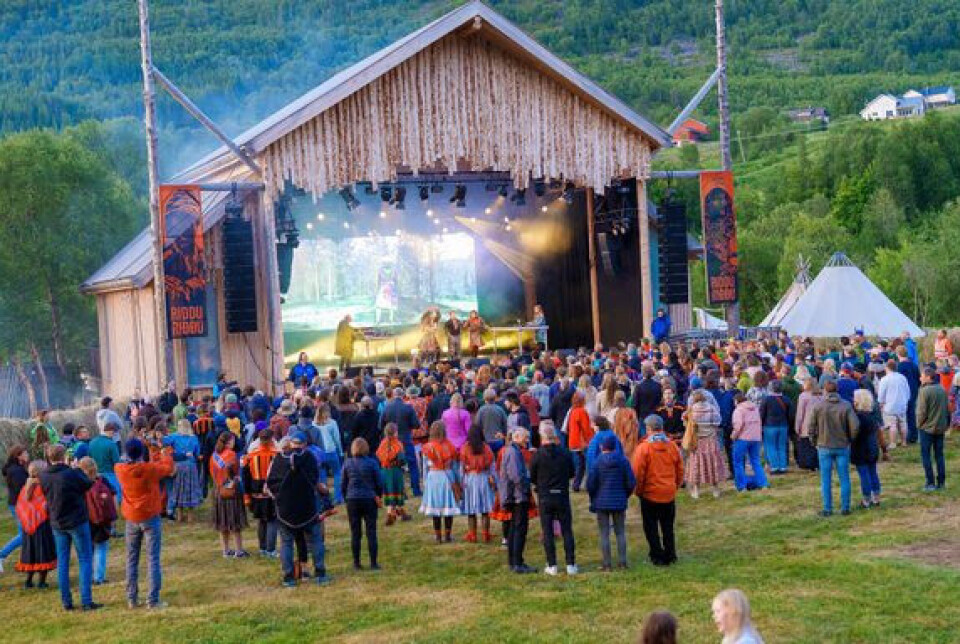 – Programmet vårt skal speile og være relevant for hele Sápmi, sier festivalsjef Sajje Solbakk i Riddu Riđđu