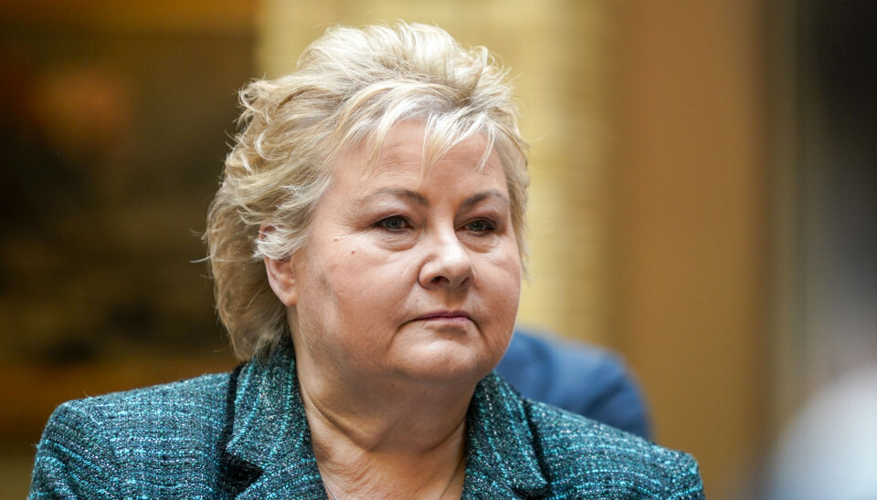 Erna Solberg peker på dårlig integrering som en årsak til hatkriminalitet mot skeive.