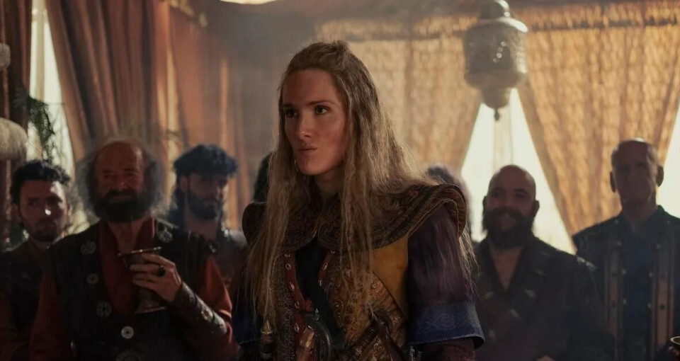 Abigail Thorn spiller Admiral Sharako Loh, som leder Triarchy-alliansens marine.