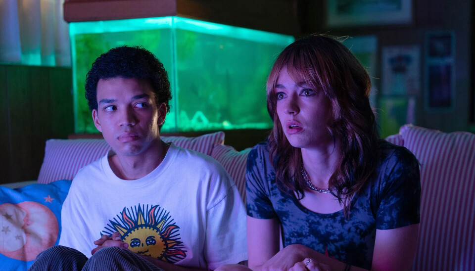 I queer-fabelen «I Saw th TV Glow» møter du blant annet Owen (Justice Smith) og Maddy (Brigette Lundy-Paine)
